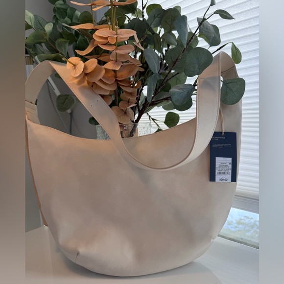 Universal Thread Handbags - SOLD🎉Elegant Cream Shoulder Bag